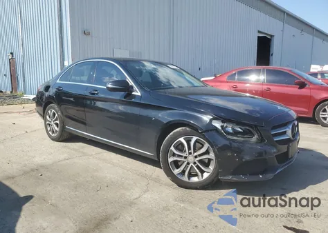 2016 Mercedes-Benz C 300 4Matic z USA, uszkodzony, nr VIN WDDWF4KB0GR135568